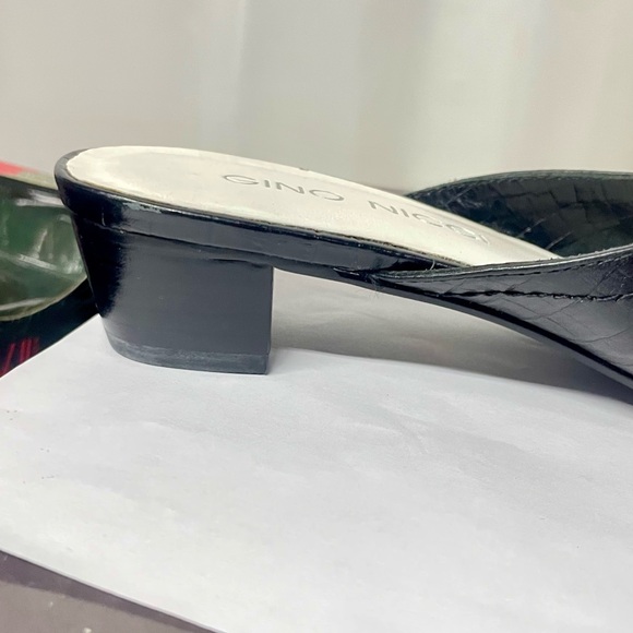 Gino Nicci slide on Black Embossed leather Great Condition 7 Square Toe - Picture 6 of 12